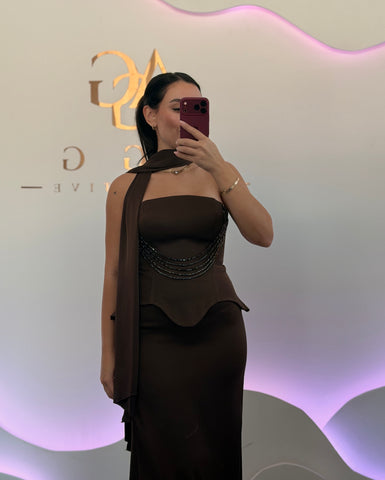 NOÉRA – Peplum ve Şal Detaylı Straplez Kahverengi Abiye Elbise
